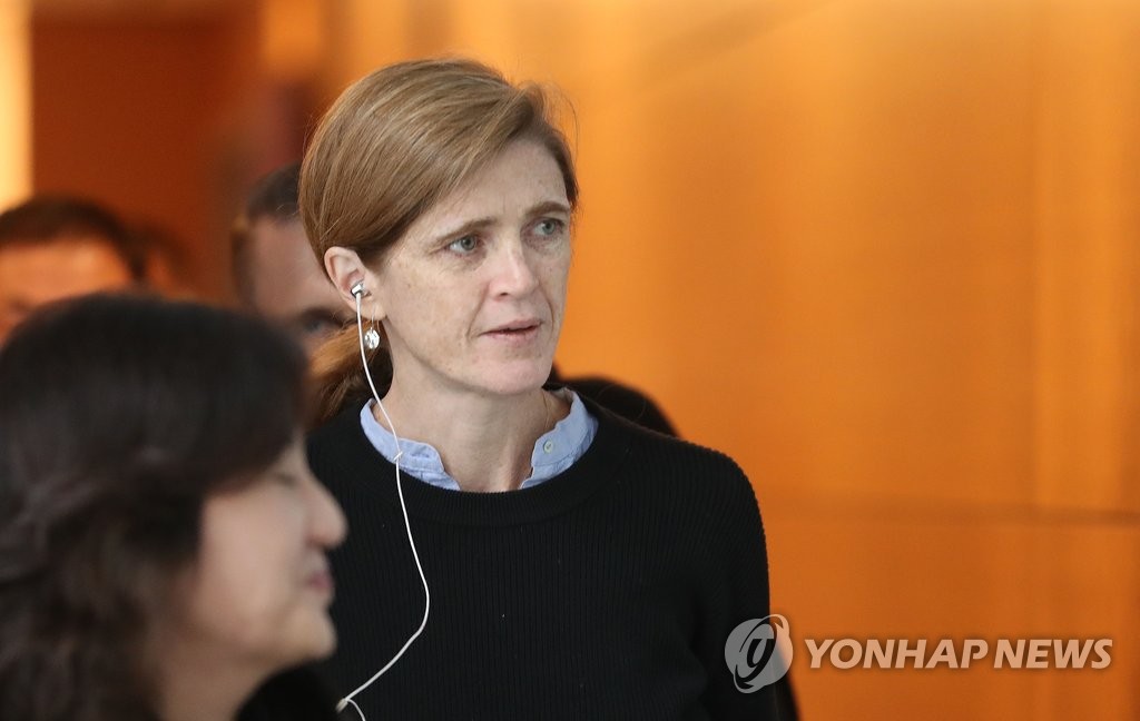 서맨사 파워 대사 출국
(영종도=연합뉴스) 하사헌 기자 = 서맨사 파워 유엔주재 미국대사가 지난 8일부터 시작된 방한 일정을 마치고 11일 오전 인천공항을 통해 출국하고 있다. 파워 대사는 방한 기간 판문점을 방문하고, 북한이탈주민정착지원사무소와 탈북 청소년 대안학교 등을 찾아 다양한 탈북자들을 직접 만났다. 2016.10.11
toadboy@yna.co.kr