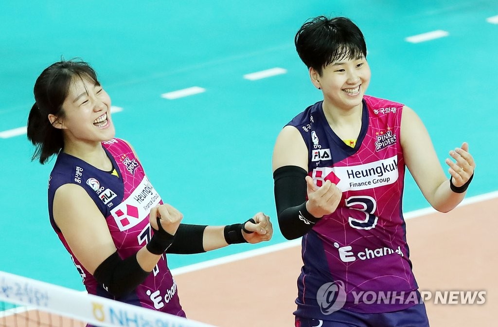 신연경(오른쪽)의 환호