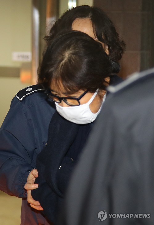 검찰 조사 마치고 구치소로 돌아가는 최순실