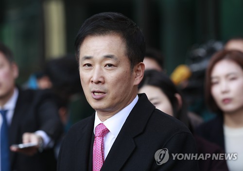 유영하 "박 대통령 내일 조사 물리적으로 불가능"
