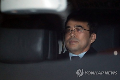 차량 탑승한 김종 전 차관