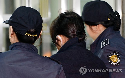 초라한 비선실세의 뒷모습