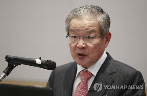 개회사하는 권태신 원장
