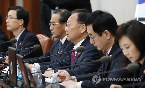 발언하는 유 부총리
