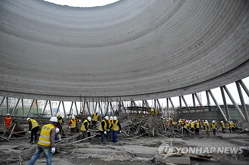 中장시성 발전소 공사장 붕괴…사망자 74명으로 늘어 (펑청<中 장시성> AFP=연합뉴스)