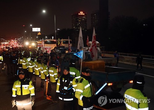 결국은 막힌 상경투쟁 차량행렬