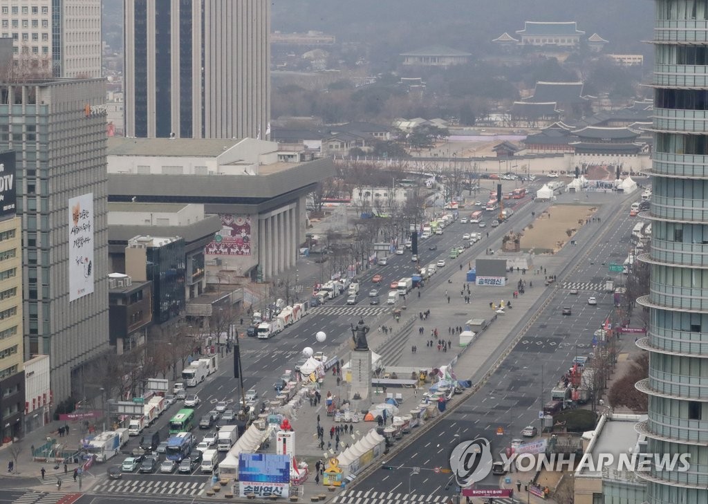 평온한 10차 촛불집회 열릴 광화문 광장