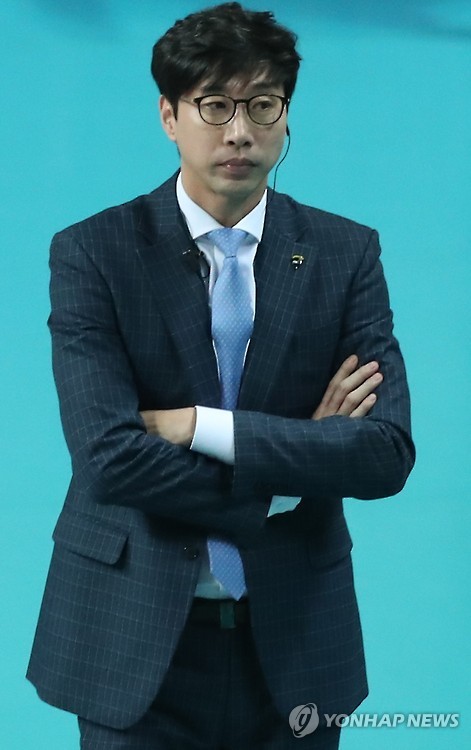 생각에 잠긴 김세진 감독