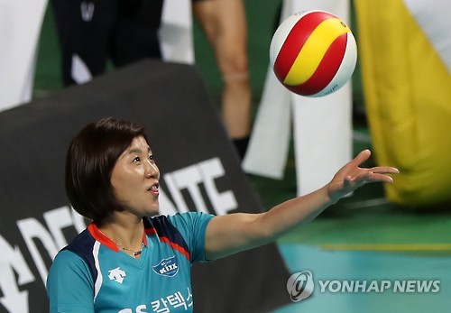 서브 넣는 장윤희