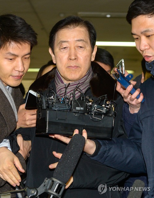 출석하는 최지성 부회장