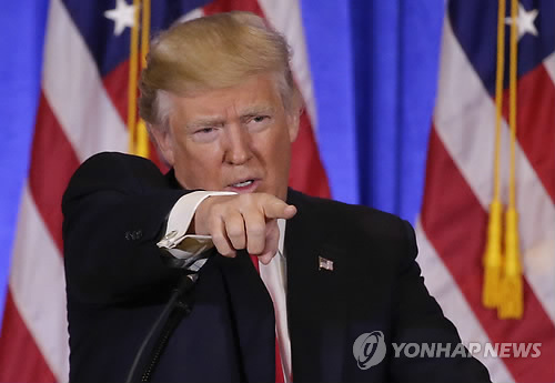 지난 11일 대선승리 후 첫 기자회견하는 도널드 트럼프 당선인