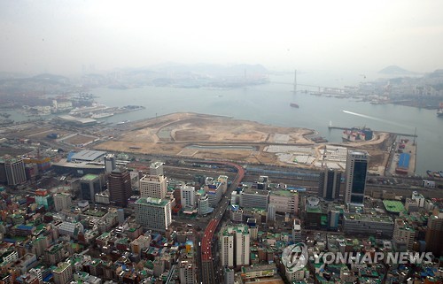 부산 중·동구 북항 매립지 전경