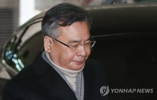 (서울=연합뉴스) 홍해인 기자 = '최순실 국정농단 사건'을 수사 중인 박영수 특검이 5일 오전 서울 강남구 특검 사무실로 출근하고 있다. 2017.2.5 hihong@yna.co.kr