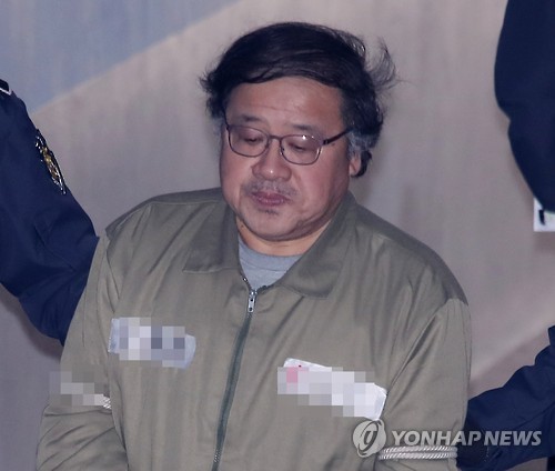 공판 출석하는 안종범