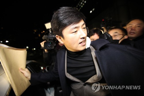 법정 나서는 고영태