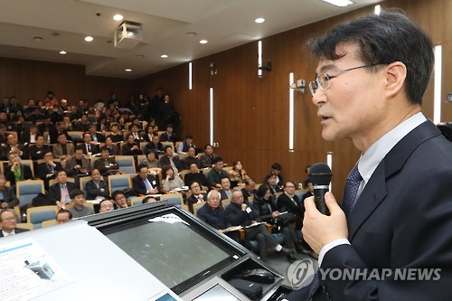 발언하는 장하성 교수