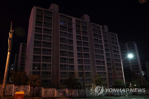 정전사고…암흑으로 변한 아파트