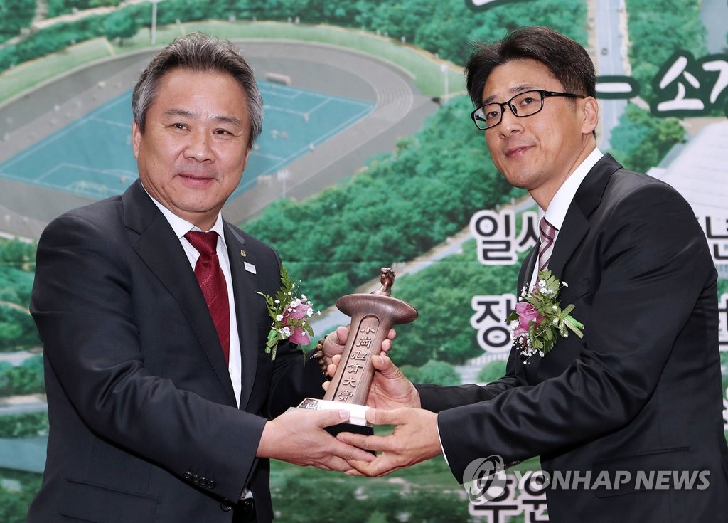 소강체육대상 지도자상에 권철현 지도자