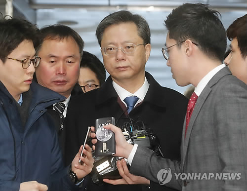 법원 들어서는 우병우