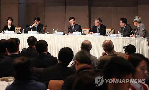 관훈토론회 참석한 안희정
