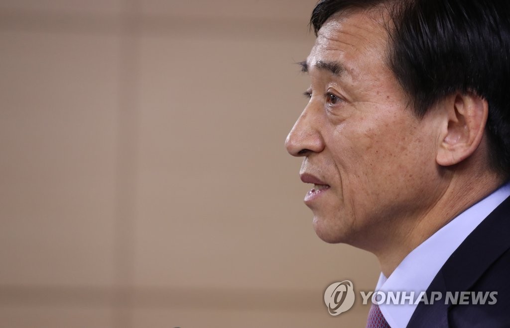 발언하는 이주열 총재