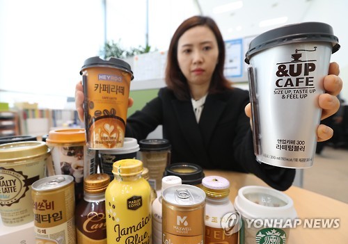 커피 제품 조사 발표하는 관계자