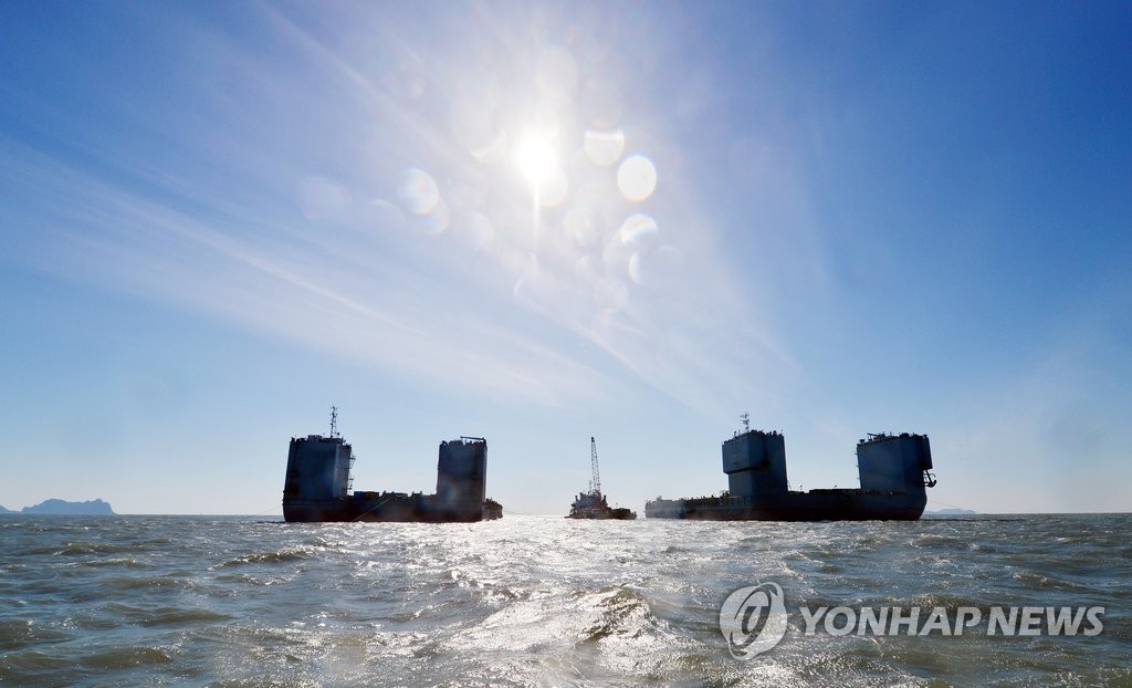 세월호 인양 '하늘과 바다가 도와야'