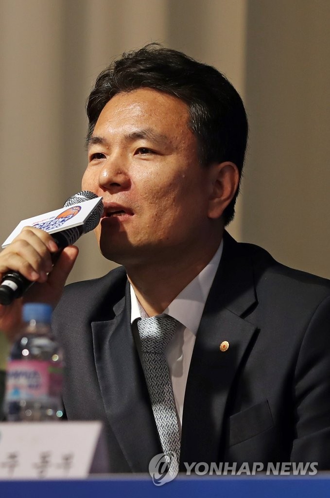 김영만 감독.