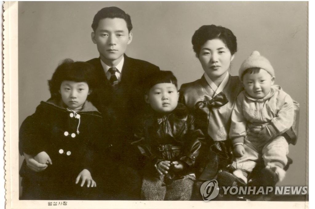 백일 전후 유승민 의원 가족사진