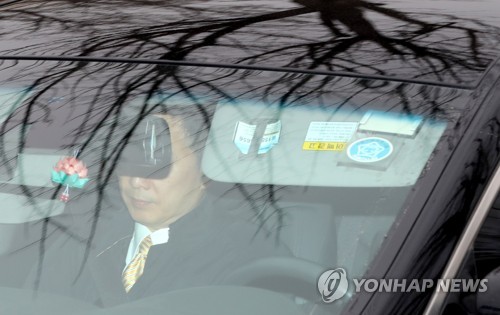 서울구치소 찾은 유영하 변호사