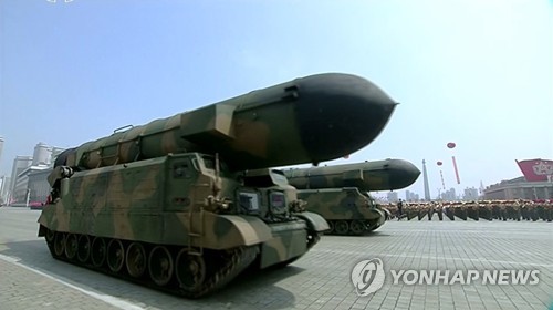 북한 열병식에 북극성 2형 등장