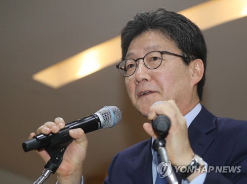질의응답 하는 유승민 후보