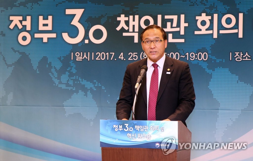 홍윤식 행자부 장관 (서울=연합뉴스, 자료사진)