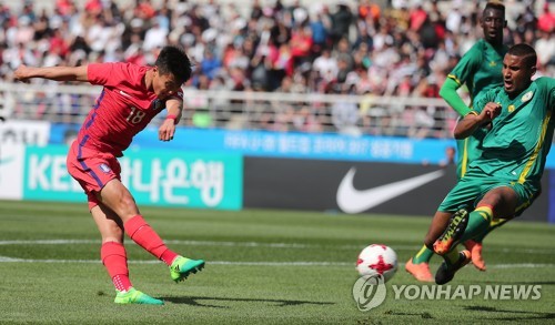추가골 성공 시키는 백승호