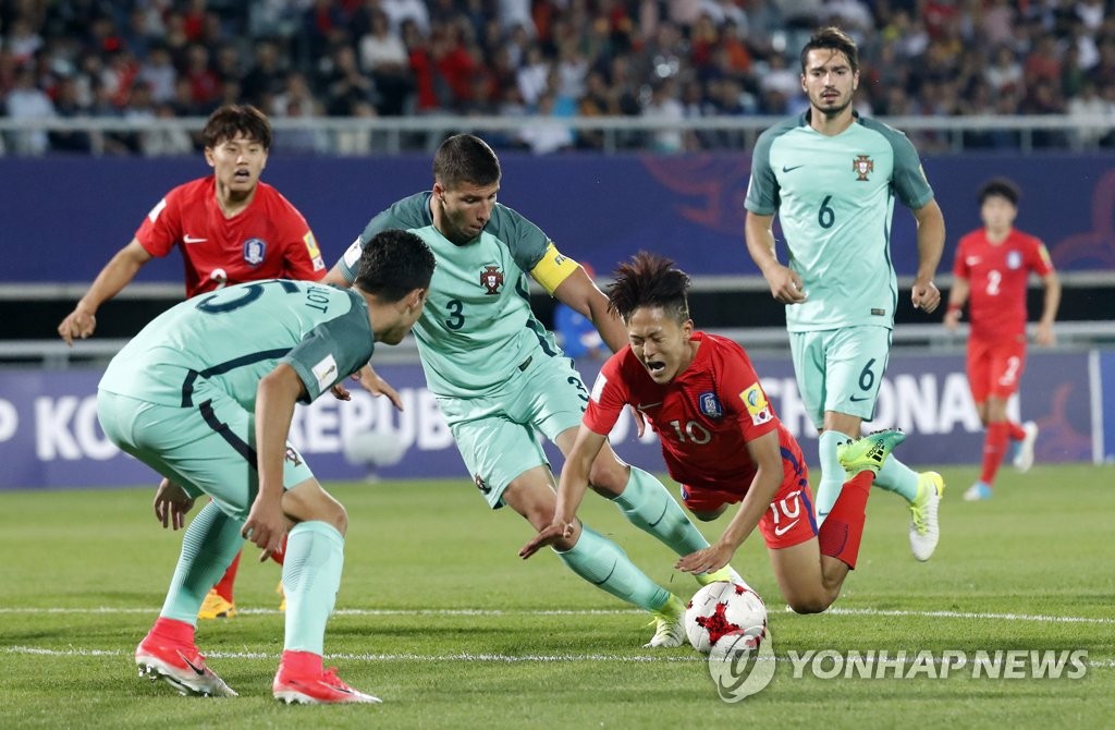 반칙에 넘어지는 이승우