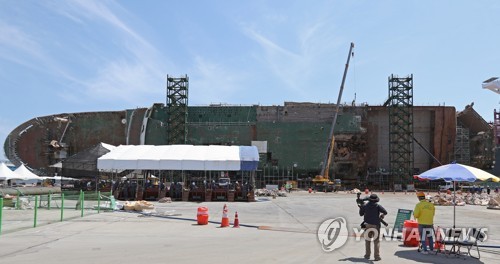 이어지는 세월호 선체수색