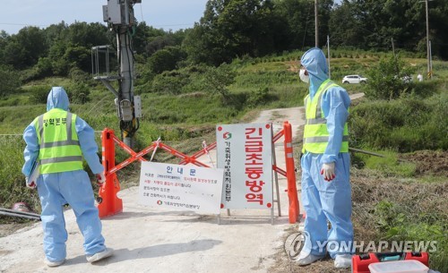 군산 오골계 농가 AI 의심축 발생…긴급 방역