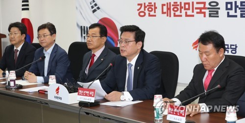 발언하는 정우택