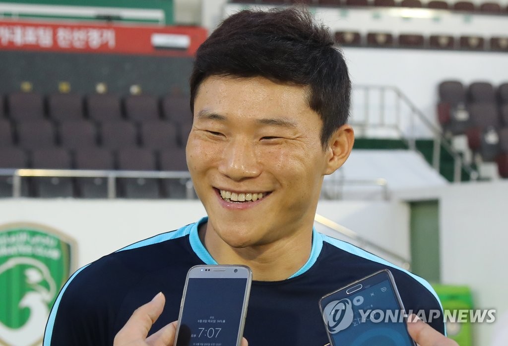 미소짓는 황일수