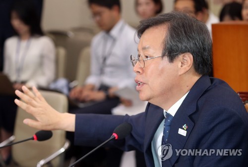 답변하는 도종환