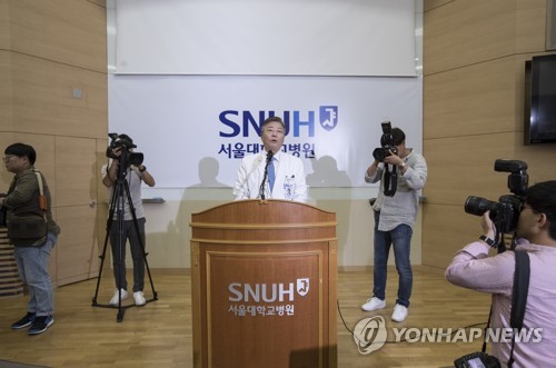 브리핑하는 김연수 서울대병원 진료부원장