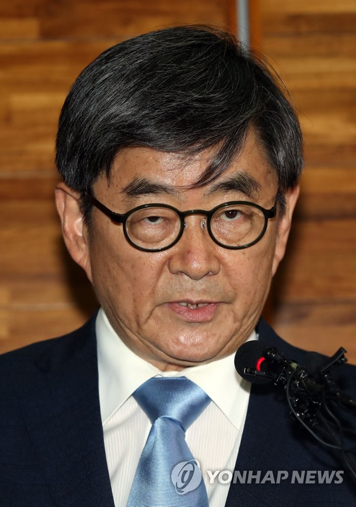 해명 기자회견 하는 안경환