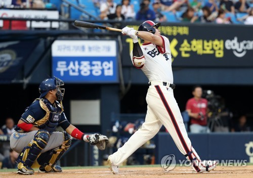 연타석 홈런 치는 김재환