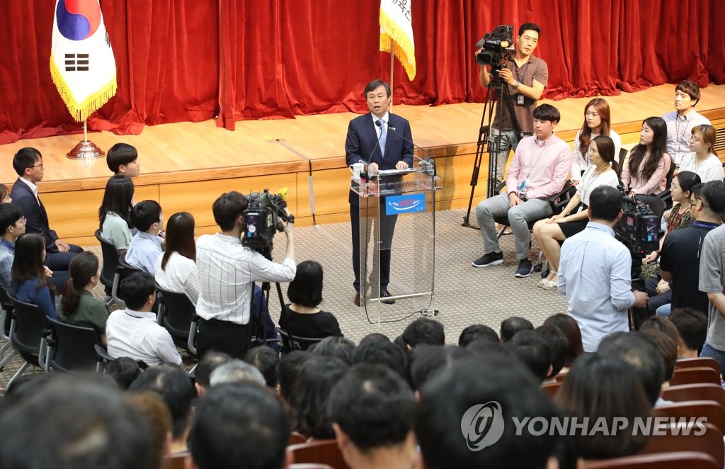 취임사하는 문체부 장관