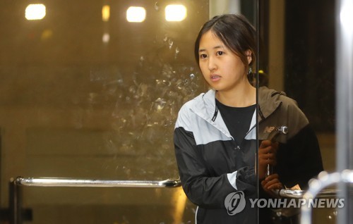 이번에도 검찰 문 열고 나오는 정유라