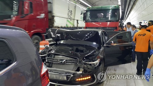 영동고속도로 둔내터널서 5대 연쇄추돌