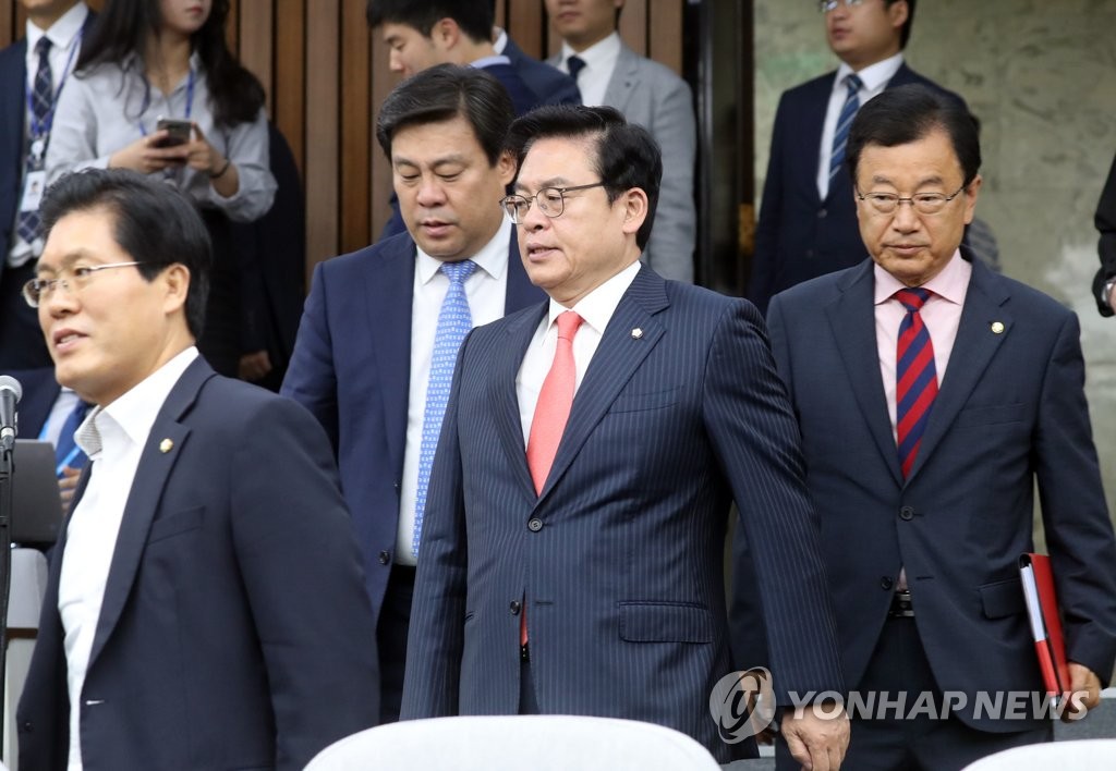 표정 어두운 한국당 지도부