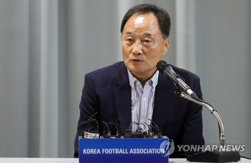 23세 이하 대표팀 감독 선임을 준비 중인 김호곤 축구협회 기술위원장