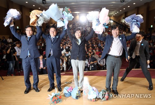 꽃다발 든 이혜훈