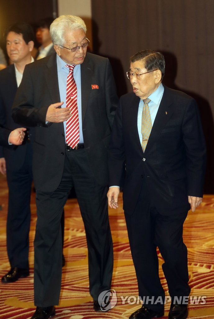 김운용 전 IOC 부위원장과 장웅 위원